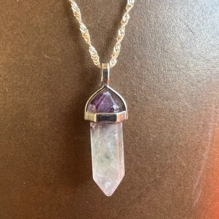 Collier en argent avec un pendentif en pierre naturel Fluorite